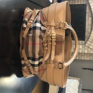 Burberry medium Lynher tote in trench.